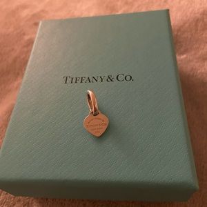 Tiny “please return to Tiffany’s” heart pendant